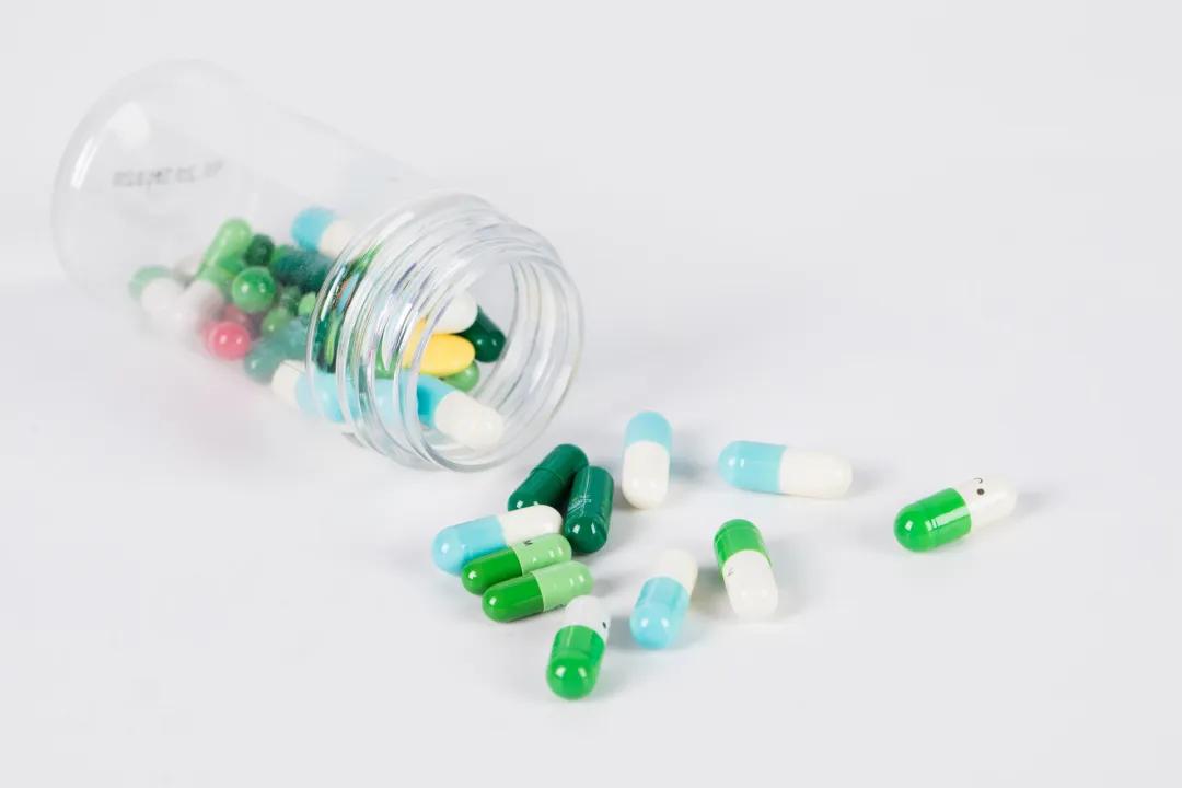 为什么吃药一定要和热水一起,提醒吃这些药不能喝热水