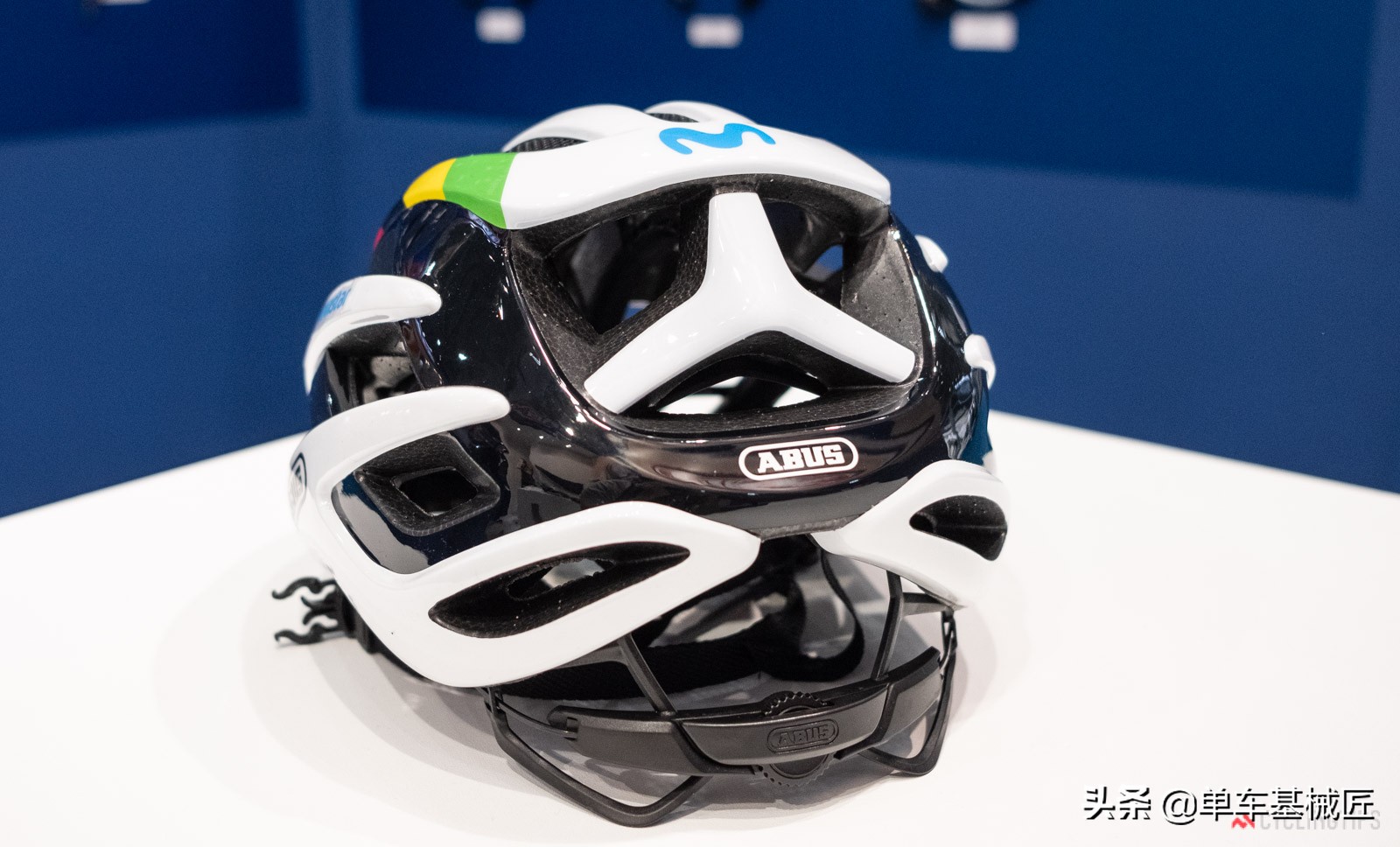 这是飞机，这是鸟……不，这是一个无压迫感的自行车车座