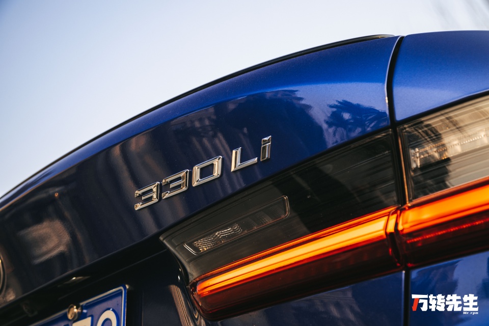 试驾宝马330Li丨即便它变得舒适，也依旧能让人爱上