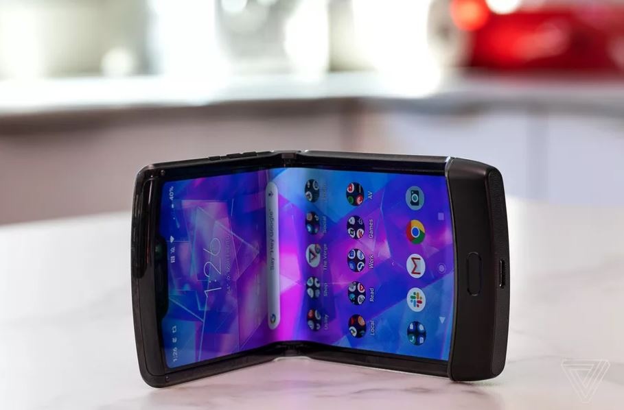 折叠机也怕冷？三星ZFlip、摩托罗拉Razr相继出现屏幕受损