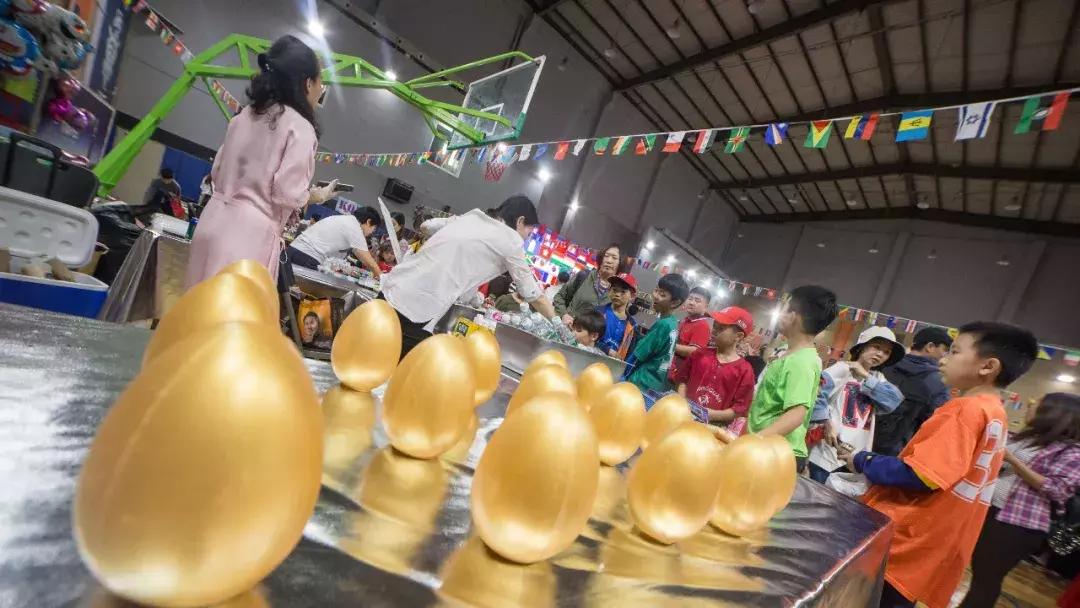 有墨西哥肉卷德国香肠，有棒球运动彩绘走秀，这个学校在干嘛？！