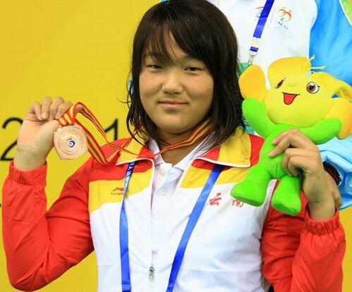 “篮球女孩”云南姑娘，4岁因车祸高位截肢，20年过去她怎么样了