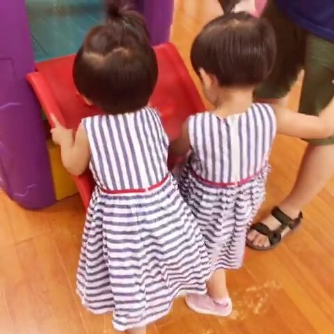 双胞胎兄弟喝牛奶和豆浆的区别,双胞胎姐妹一个喝牛奶一个喝豆浆