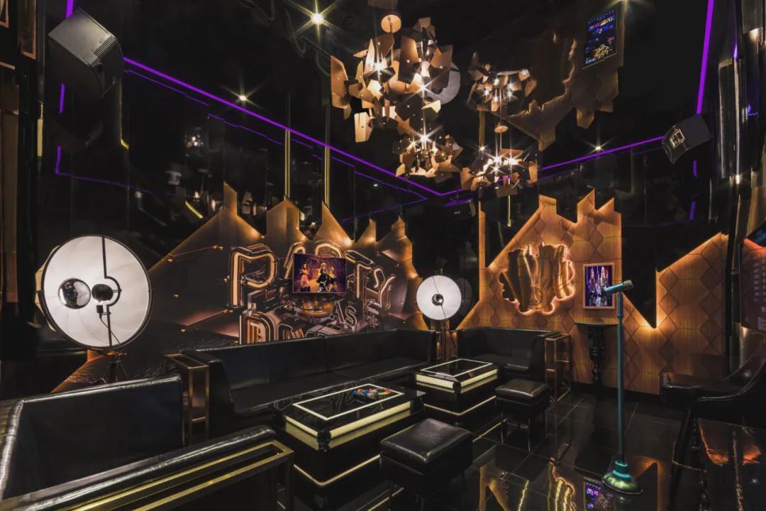 眉间有银河眼中有星辰什么意思,眉间是银河眼中有星辰什么意思