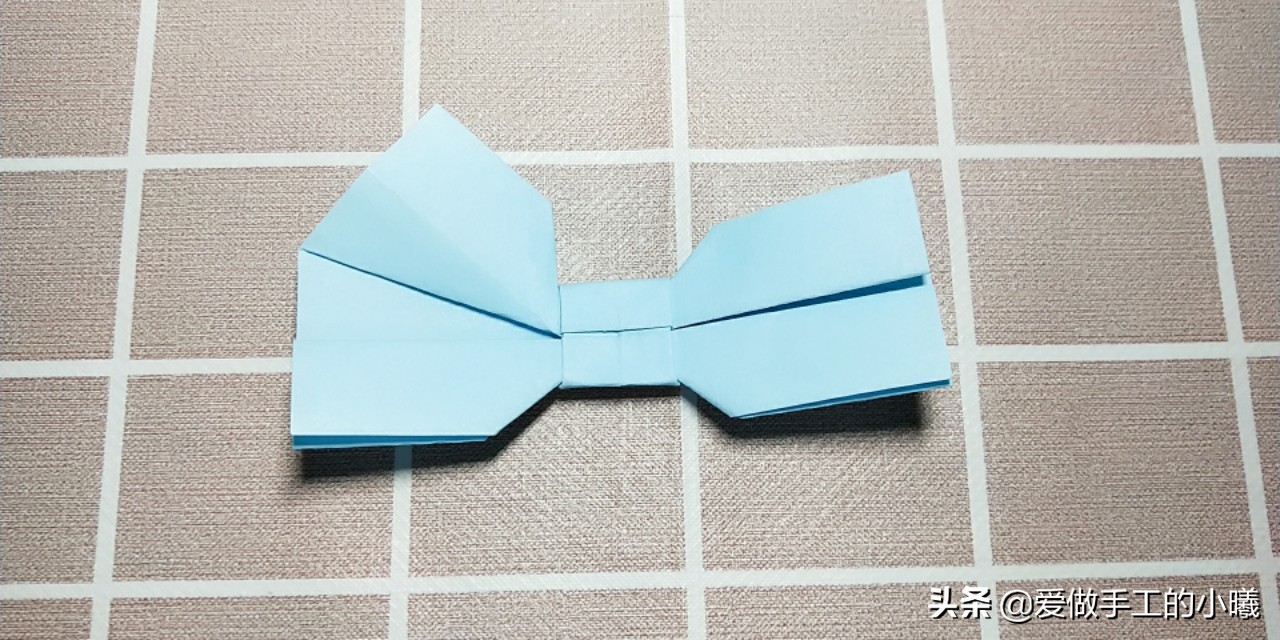 蝴蝶结折纸怎样贴在贺卡上好看,折纸简单又漂亮的蝴蝶结收纳盒