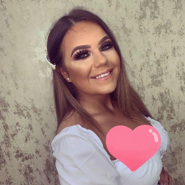 英国21岁女生为傍大款卖裸脚照片!成功收到信用卡,对方说:尽情花