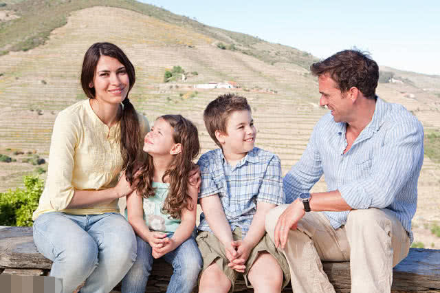 跟爸妈记仇的孩子怎么管教,孩子记仇父母的原因