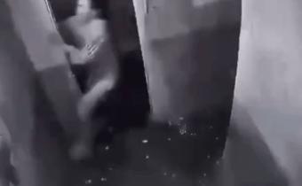 胆小警告密室逃脱,密室逃脱npc被玩家吓到