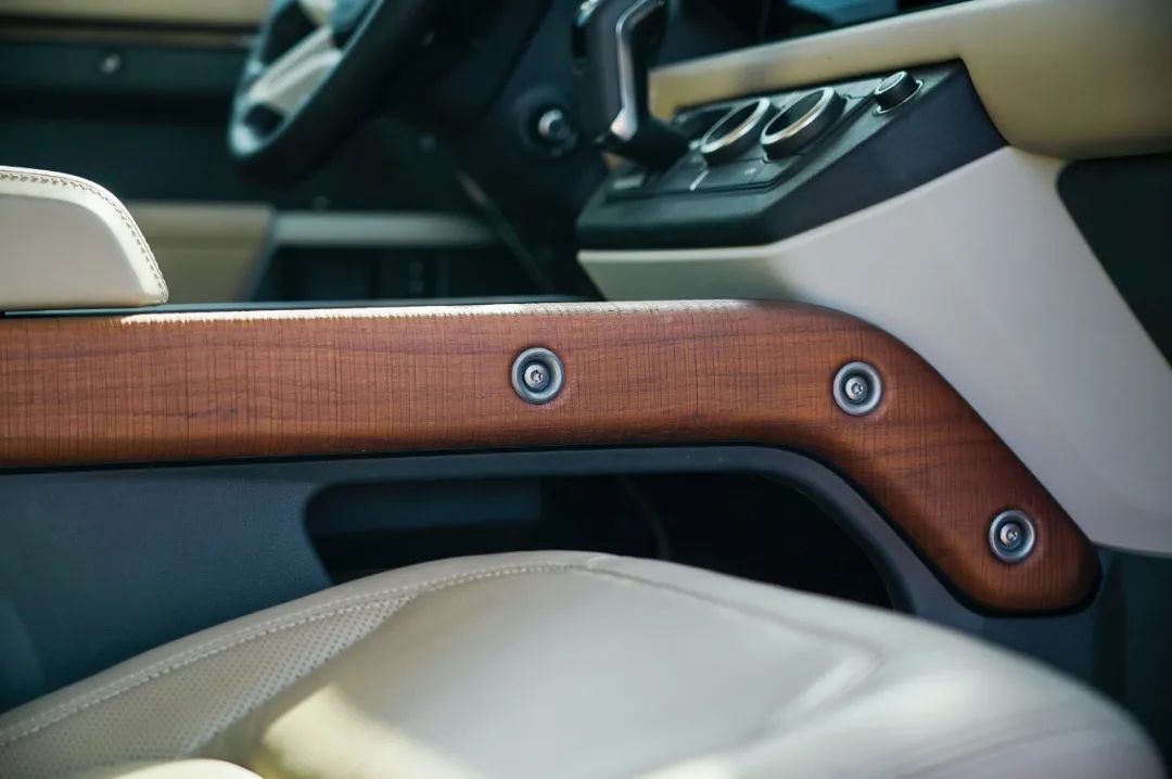 平行进口路虎卫士110版最新试驾,路虎卫士110p400e试驾