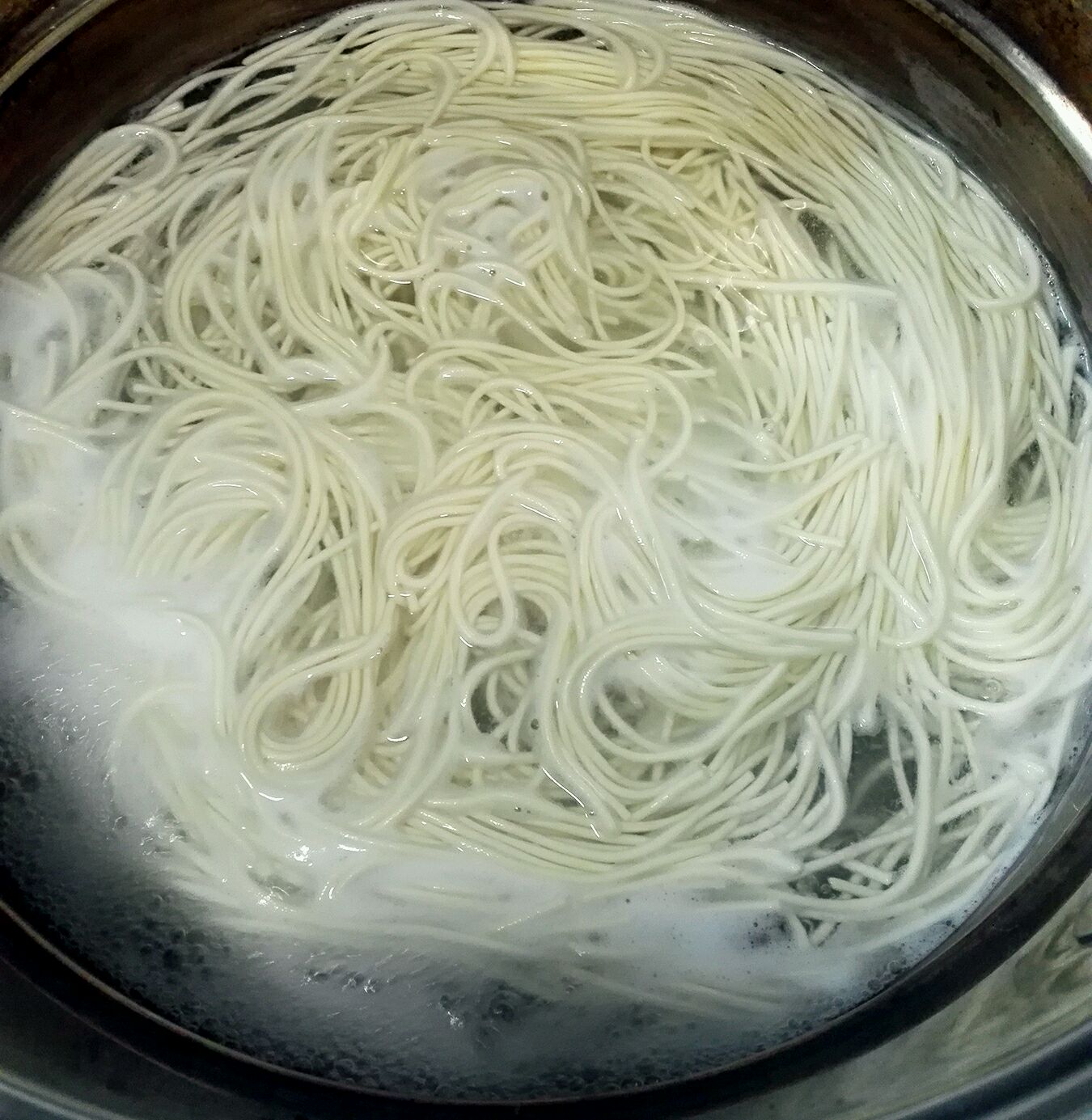 煮面条面条成团怎么补救,煮面条粘成一坨怎么吃