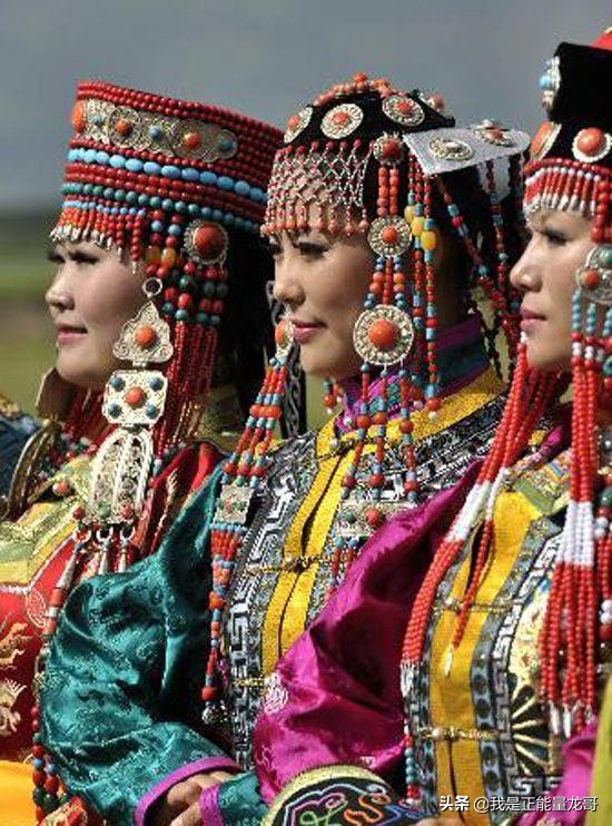 中国各民族服饰图集，你认识几个?