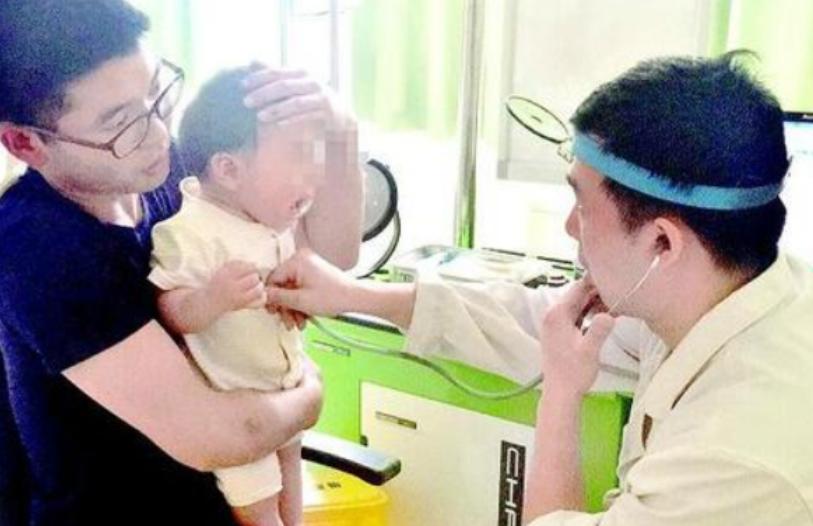 小孩吃坚果窒息,幼儿园孩子吃坚果怕噎到