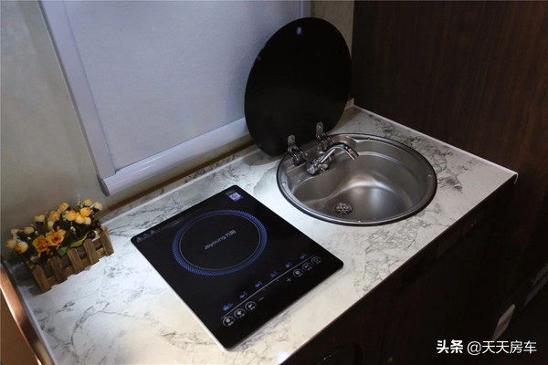 2018拓锐斯特房车经典款,拓锐斯特2022款房车c型菁英版