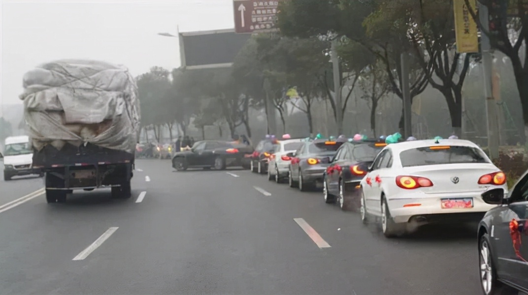 汽车上需要注意的几个警示灯,车上亮这些灯就要注意了