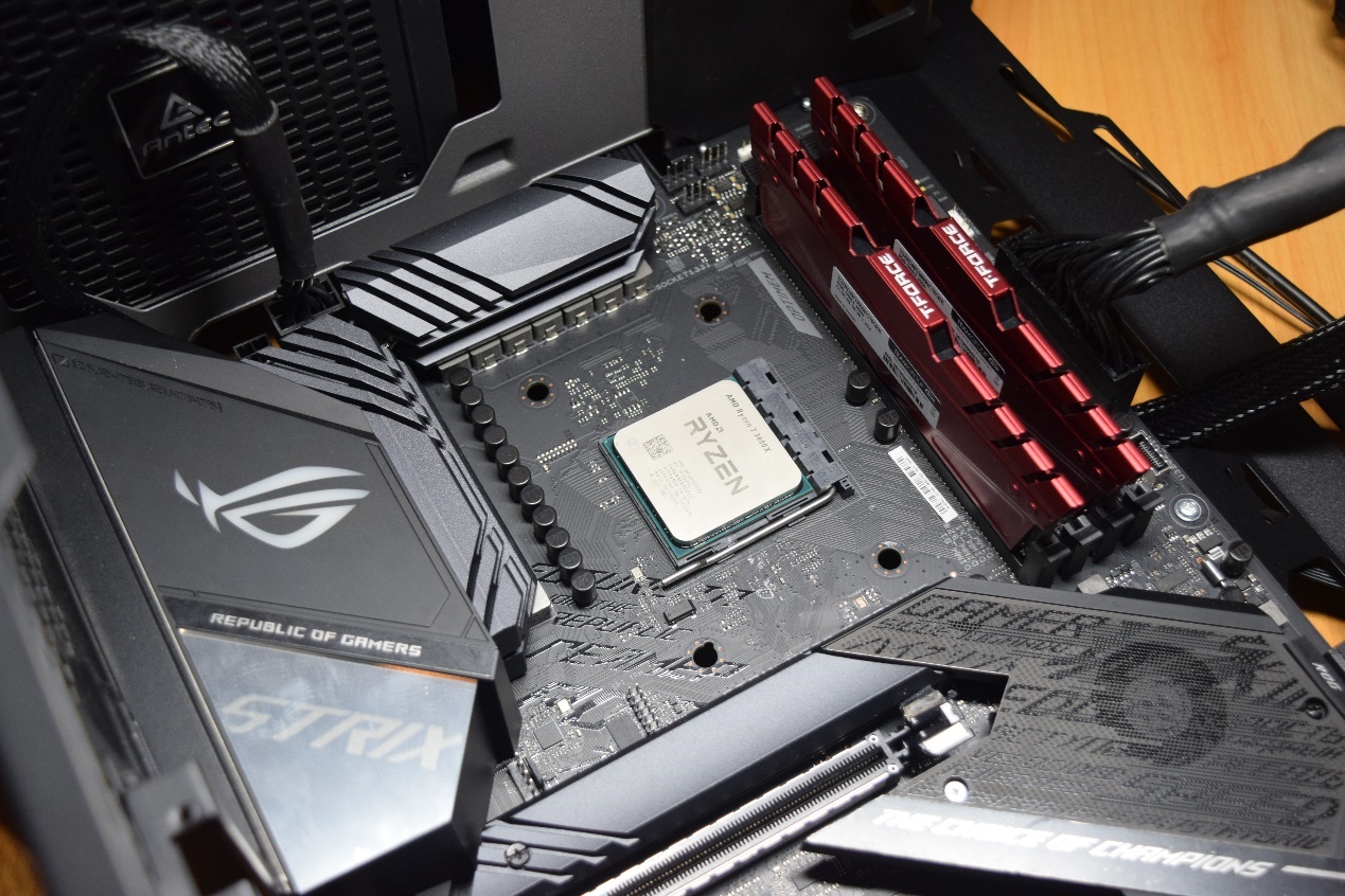 RAID实用、灯光好玩，跨代升级的ROGStrixX570装机点评