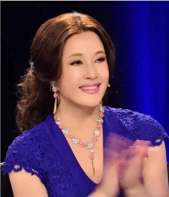 翡翠的8个误区：洗澡不能戴？只有缅甸产？原来这些年都被骗了