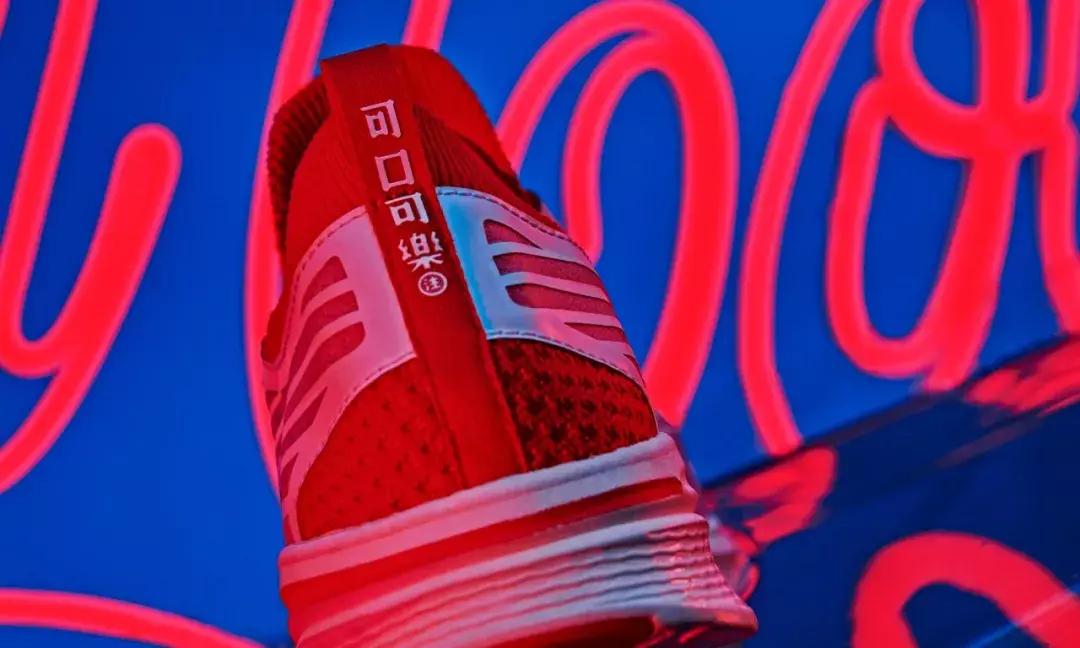 可口可乐联名跑步鞋怎么样,安踏可口可乐联名c37白熊款