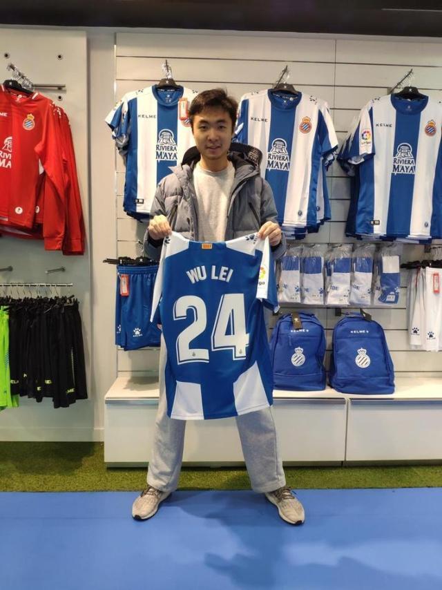 武磊二十四号球衣,武磊身披7号球衣