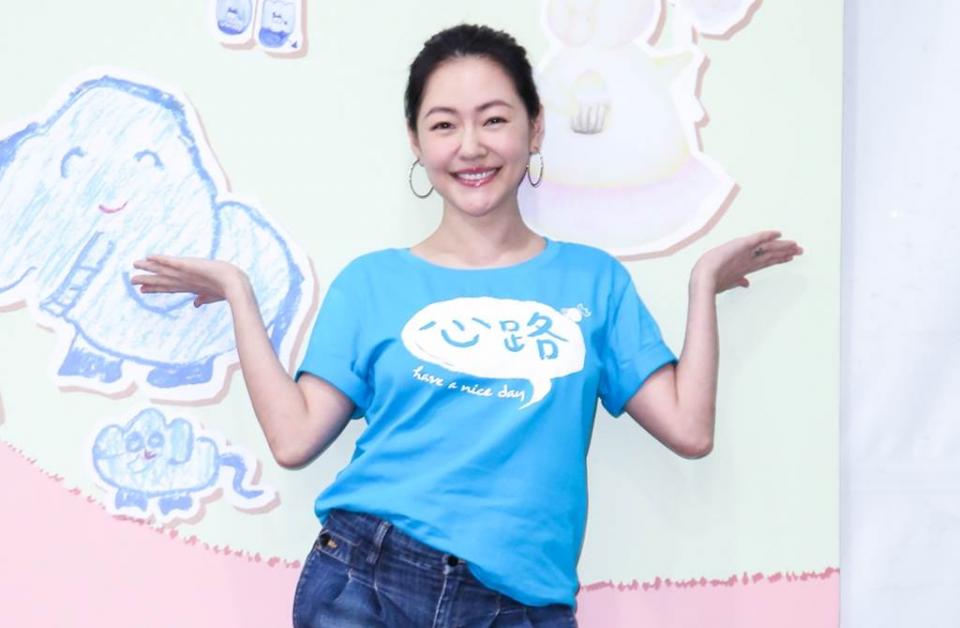 小s深夜晒自拍被发现,小s不洗头