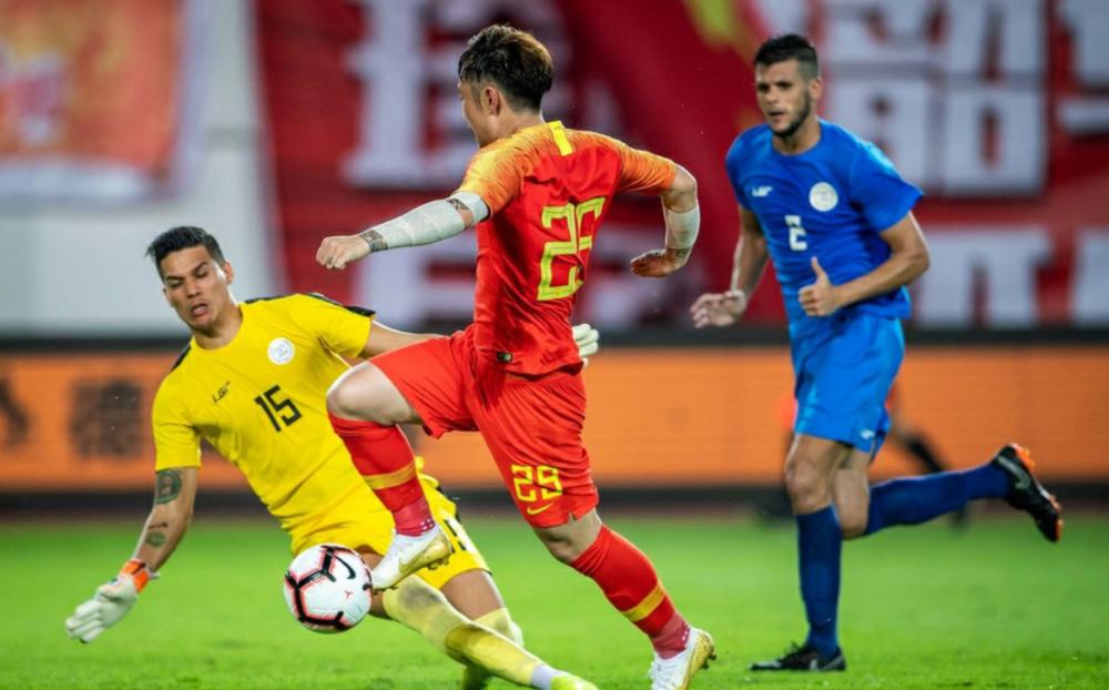 十年来自掏腰包运营国家队，他拯救了菲律宾足球