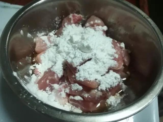 菠萝咕咾肉的由来,菠萝咕咾肉的咕咾什么意思