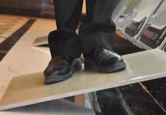 地砖选什么抛光砖还是抛釉砖,地砖家用抛光砖好还是抛釉砖好