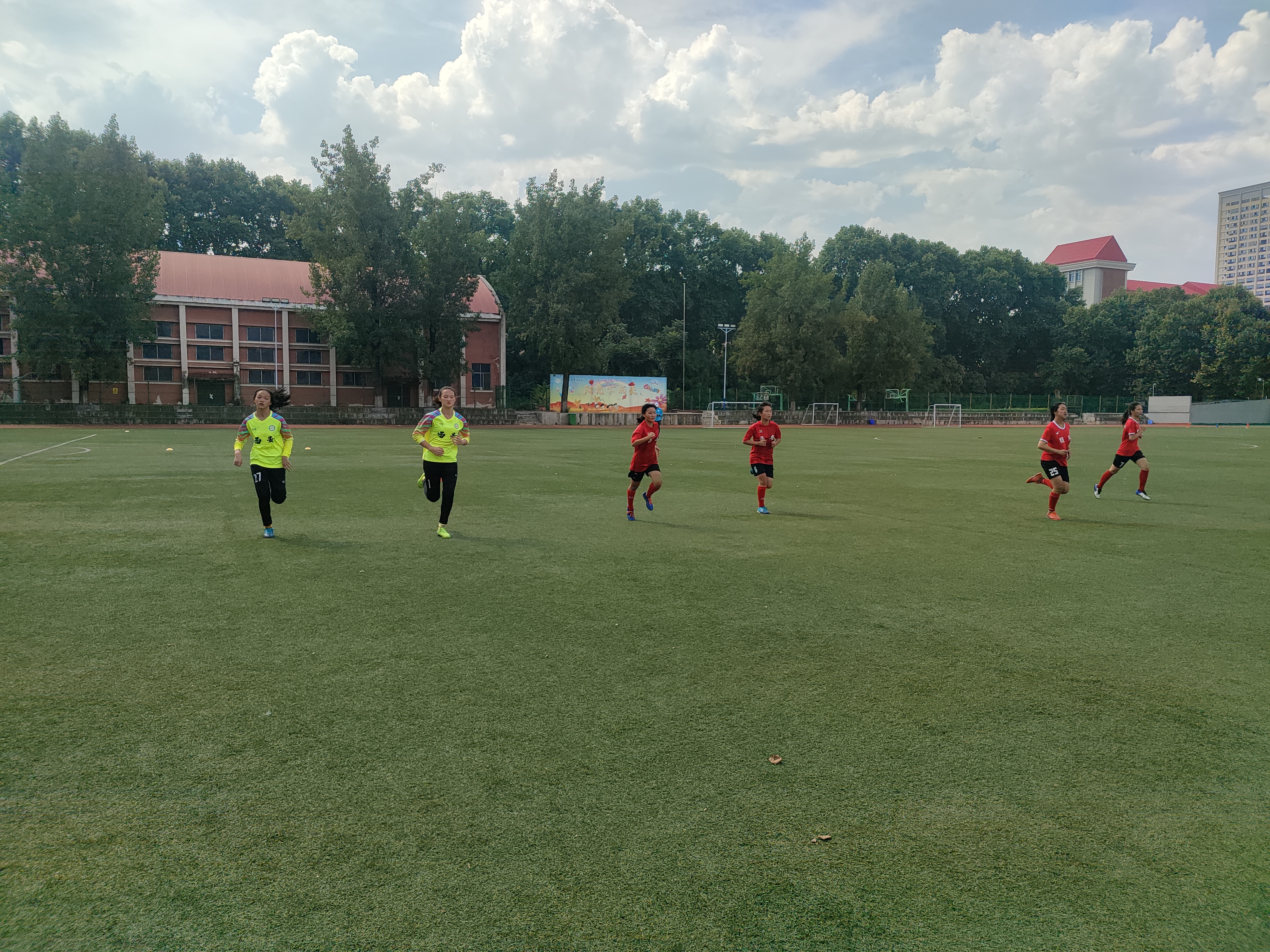 西安第二外国语学校怎样,西安中小学特色足球学校