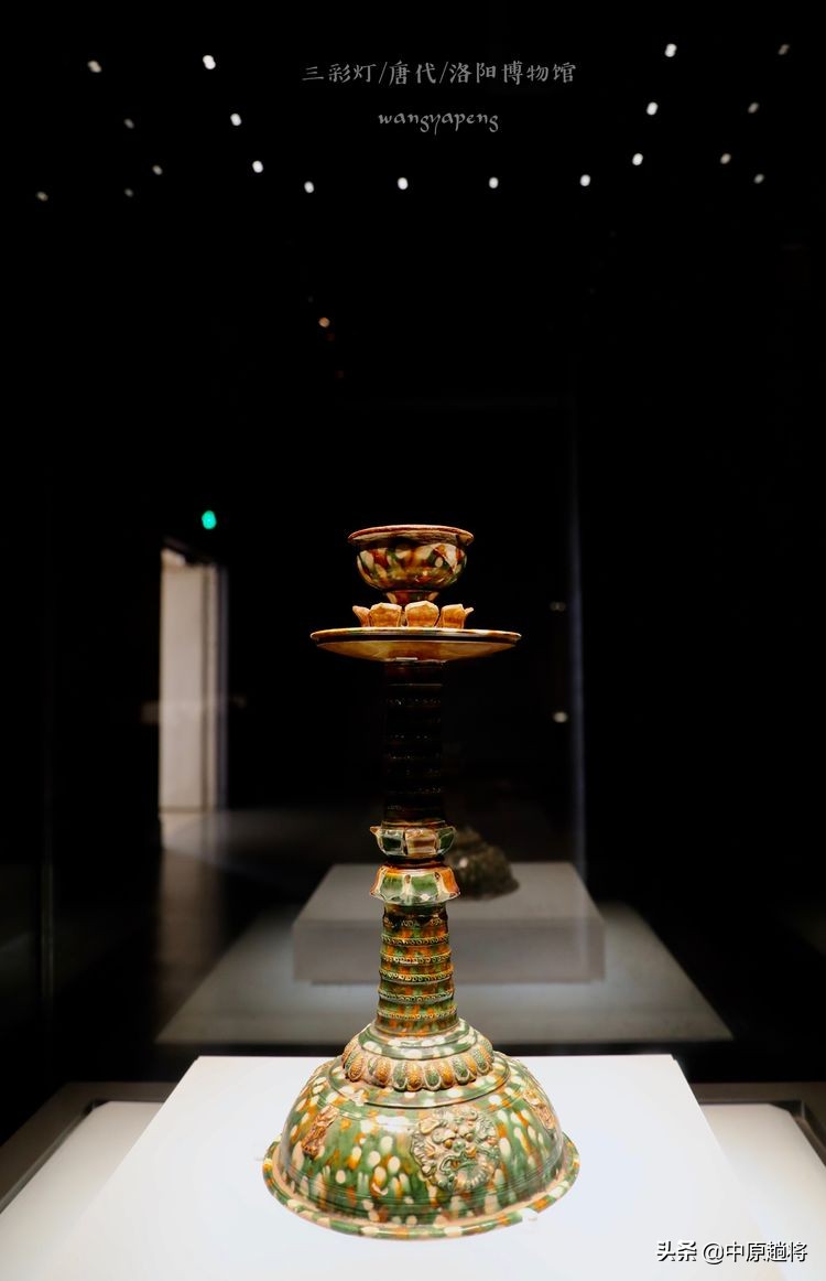 洛阳博物馆专门为二十多件珍宝成立了一个展馆