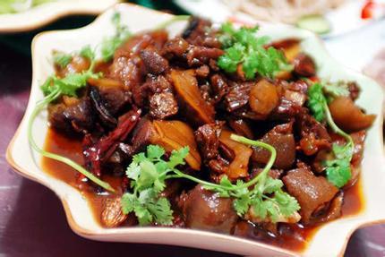 正宗脆皮狗肉鲜香脆嫩,红烧狗肉肉嫩味香令人回味无穷