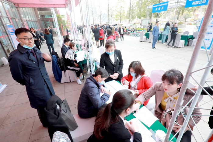 四川简阳德盛集团春季大型招聘会：广纳八方英才，助力企业发展