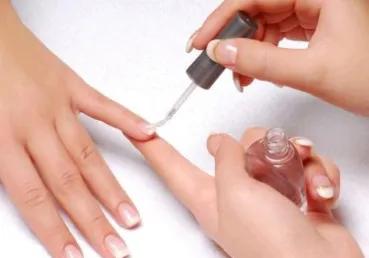 新手涂指甲油教程,指甲油怎么做