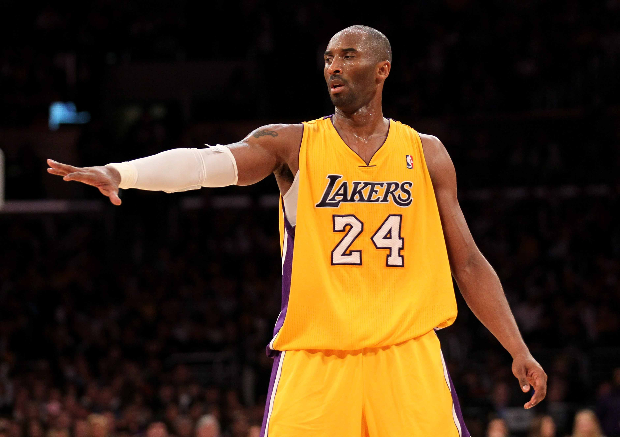 科比黑曼巴留给我们的回忆,黑曼巴科比退役完整版