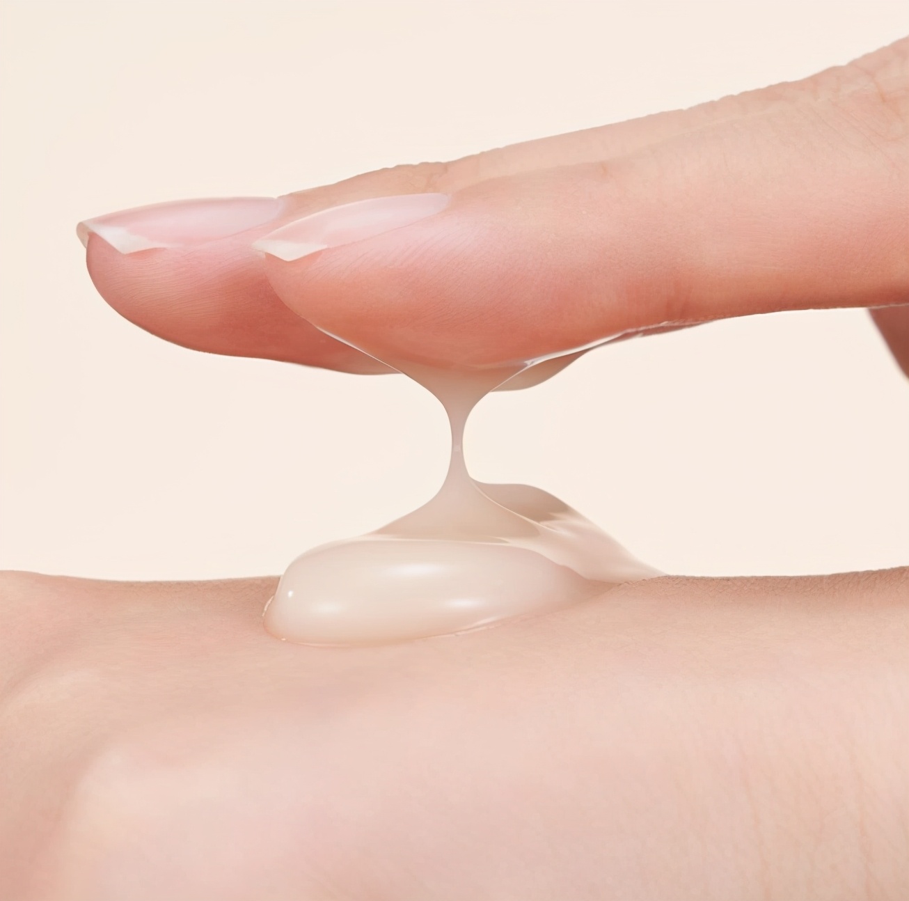 一直在美白却越来越黑的原因,为什么用了美白精华反而黑了