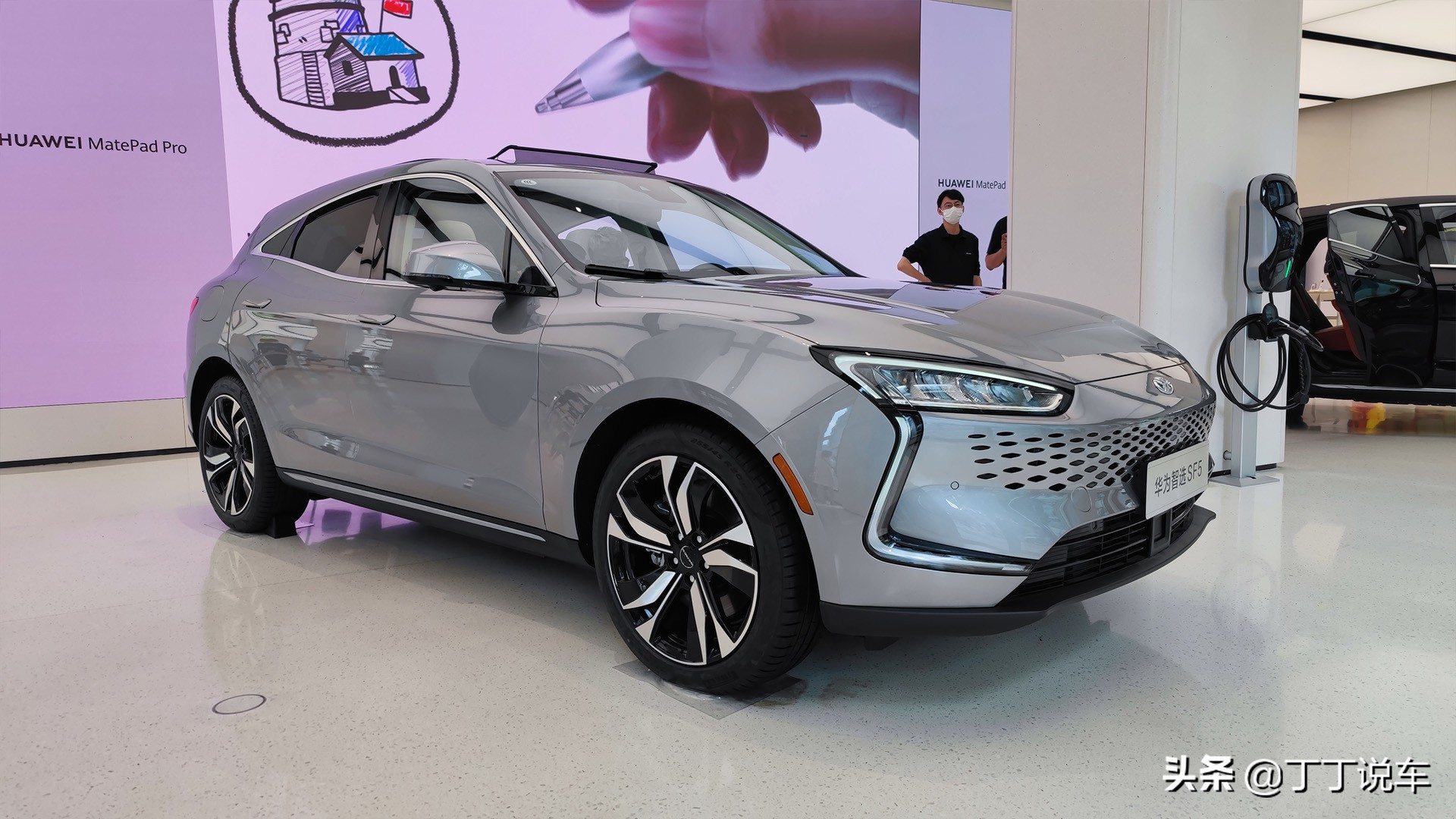 试驾华为赛力斯sf5,赛力斯华为智选sf5泥泞道路试驾