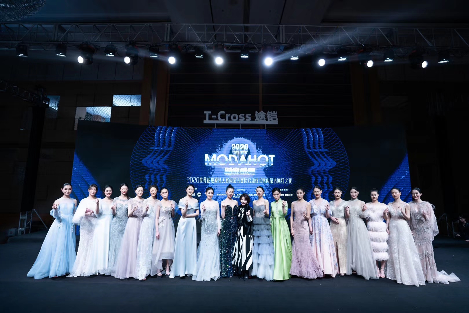 鏃跺皻cosmo鏃跺皻鐩涘吀2019,cosmo鏃跺皻鐩涘吀2020闆嗗悎