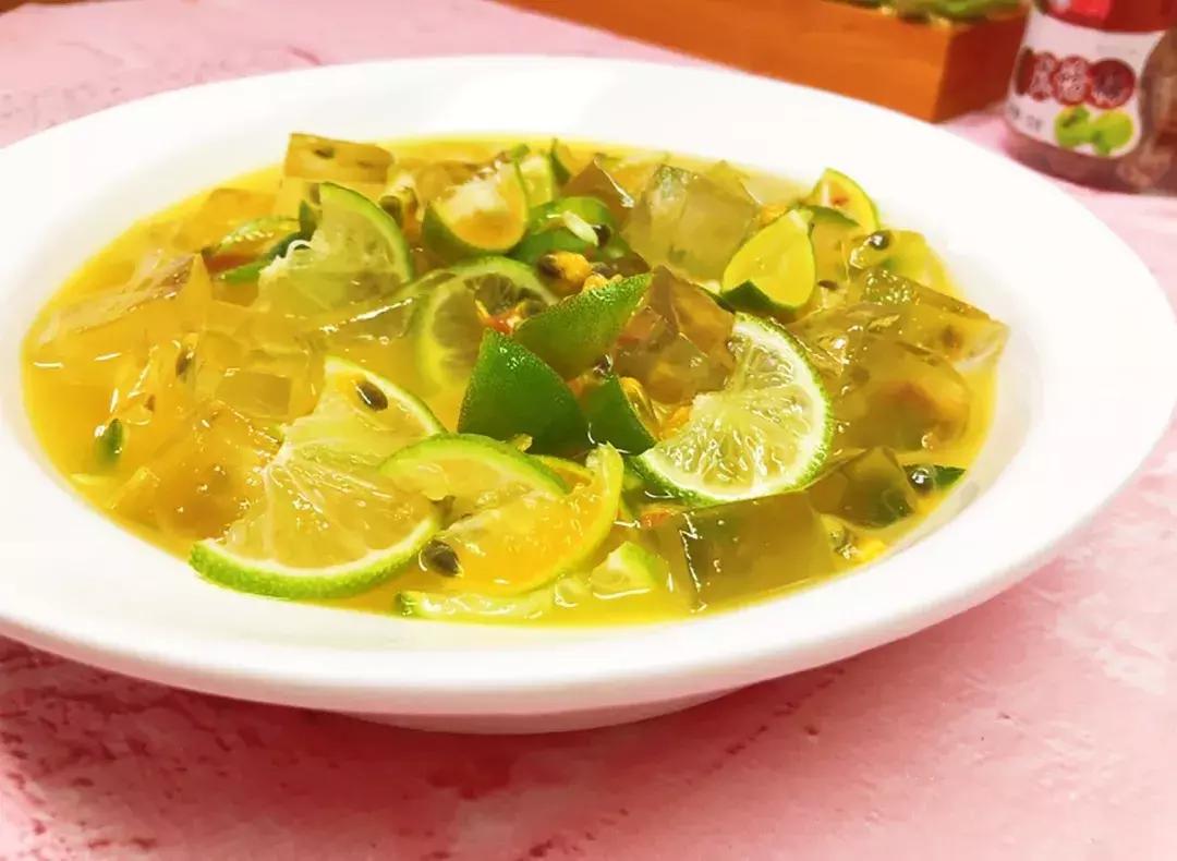 凉粉百香果果冻,百香果话梅凉粉做法