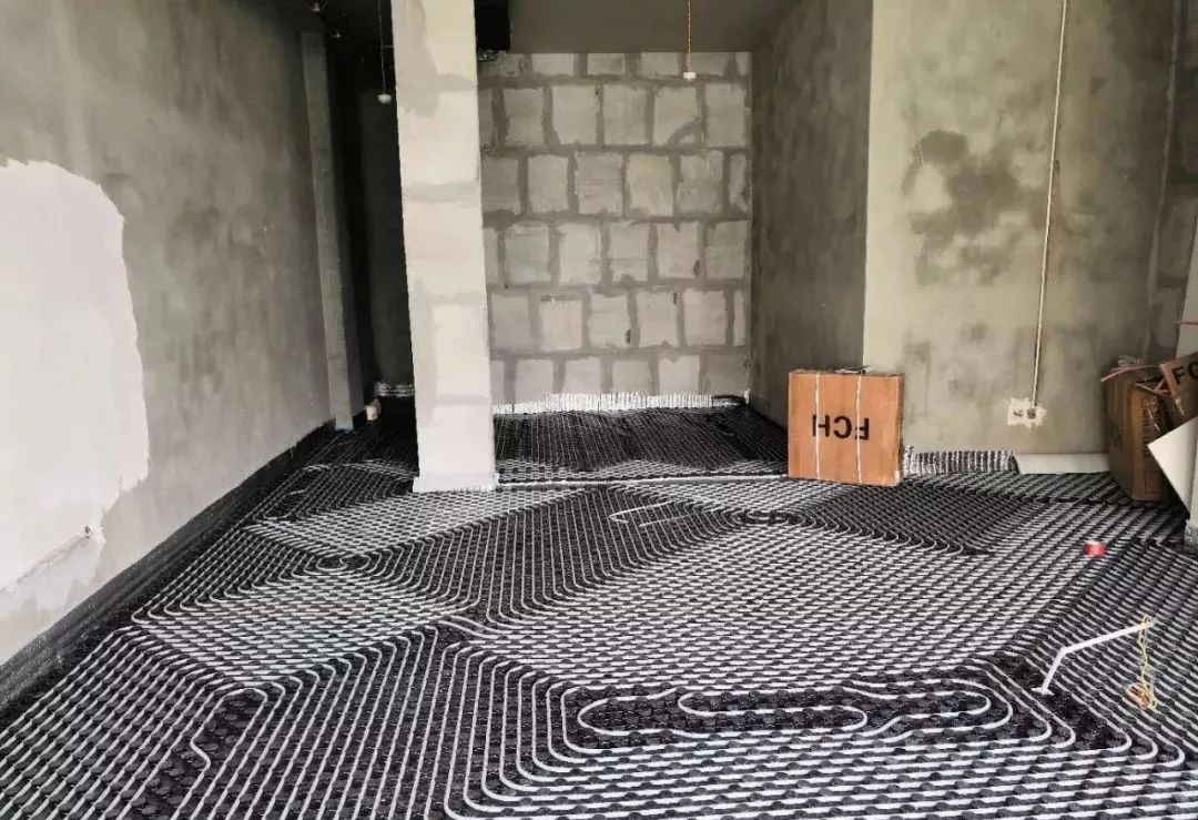 地暖安装怎么找装修师傅,地暖安装地板视频