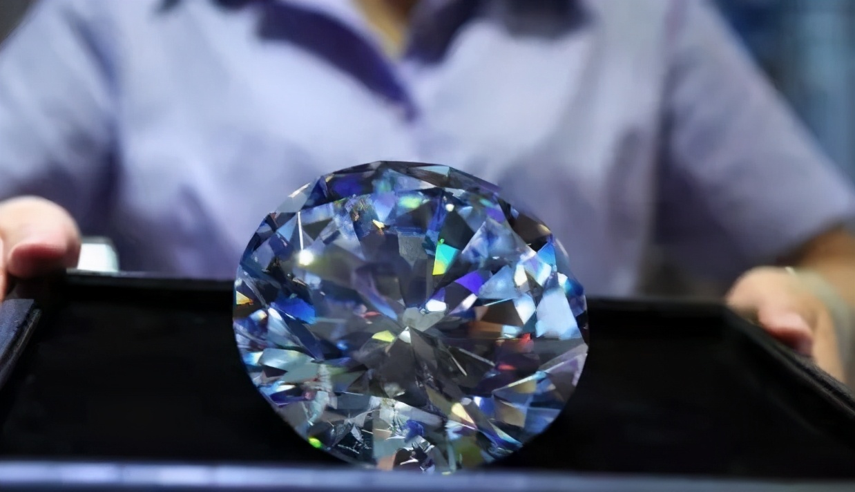 天然锆石与合成锆石区分,锆石和钻石能一眼看出区别吗