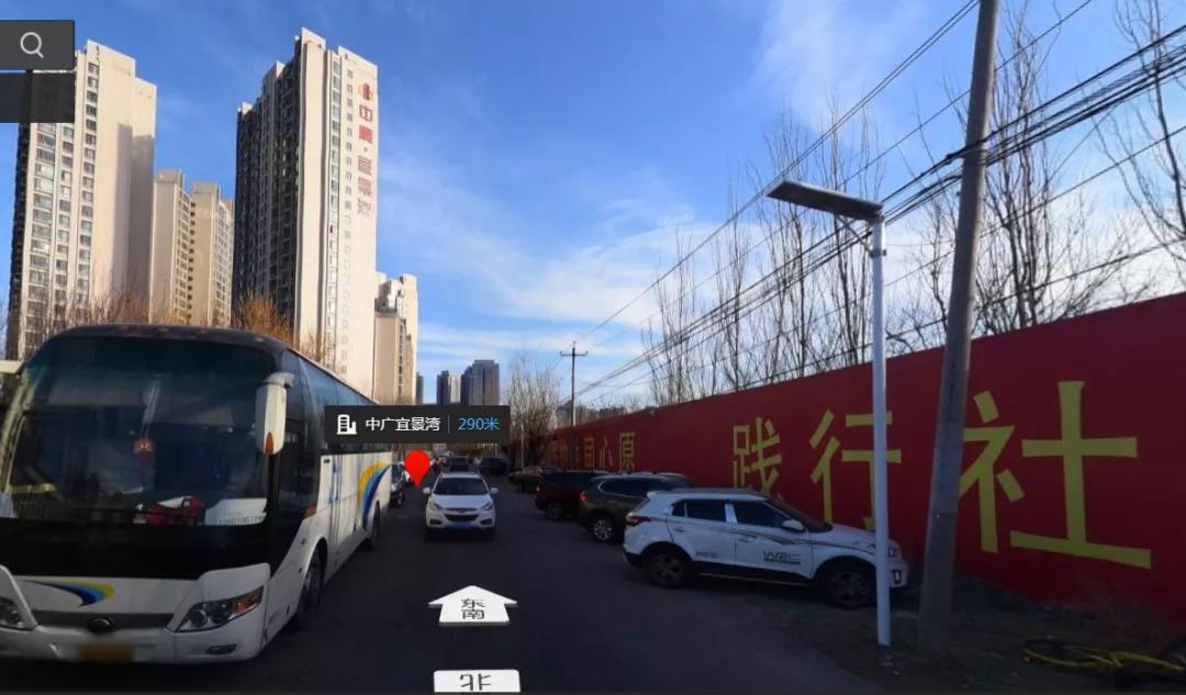 “出门得走机动车道，还得给车让路！”望京这小区居民出行为何这么难？