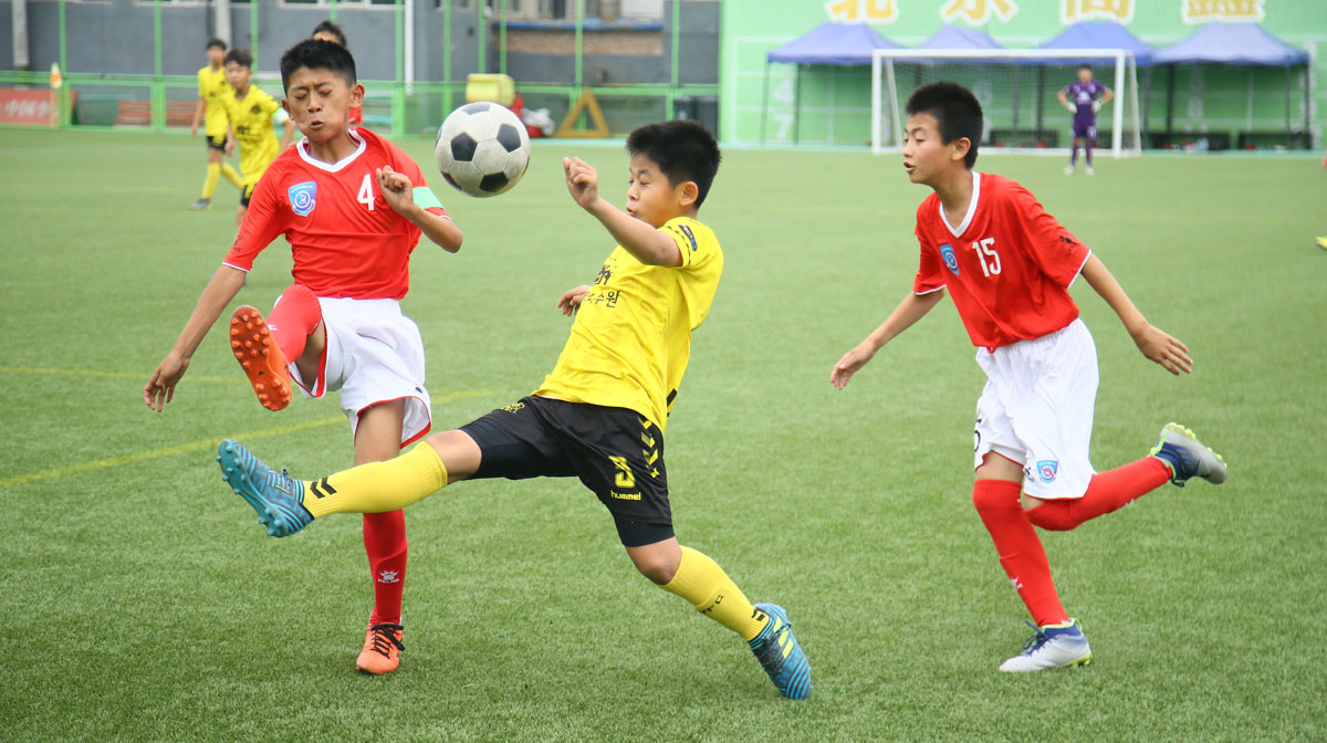 中韩国际青少年足球交流训练营,中韩足球青训比赛