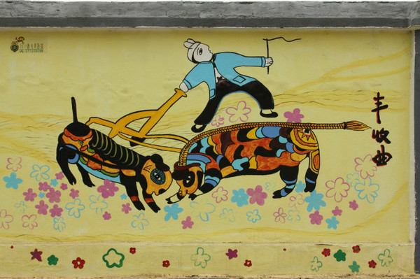 陕北的安塞不仅有响彻大地的腰鼓，还有奇美的农民画....