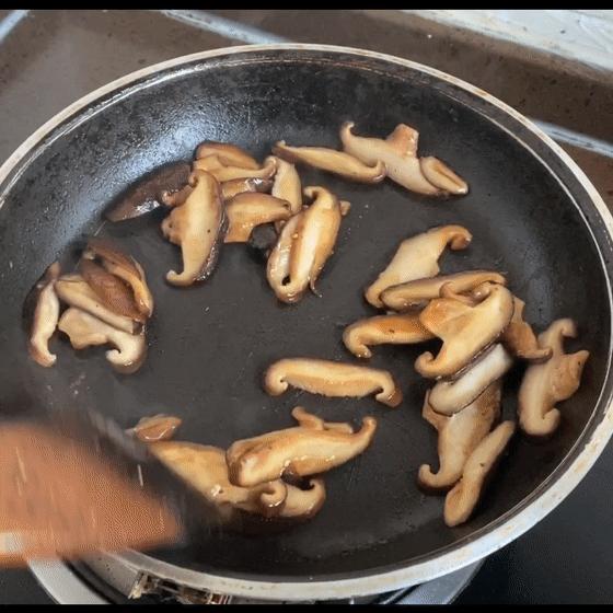 整个朋友圈都在刷《动森》，而我却爱上了在厨房刷锅