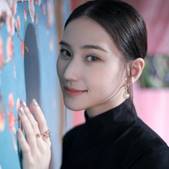 何超莲保养头发,赌王千金何超莲皮肤白滑