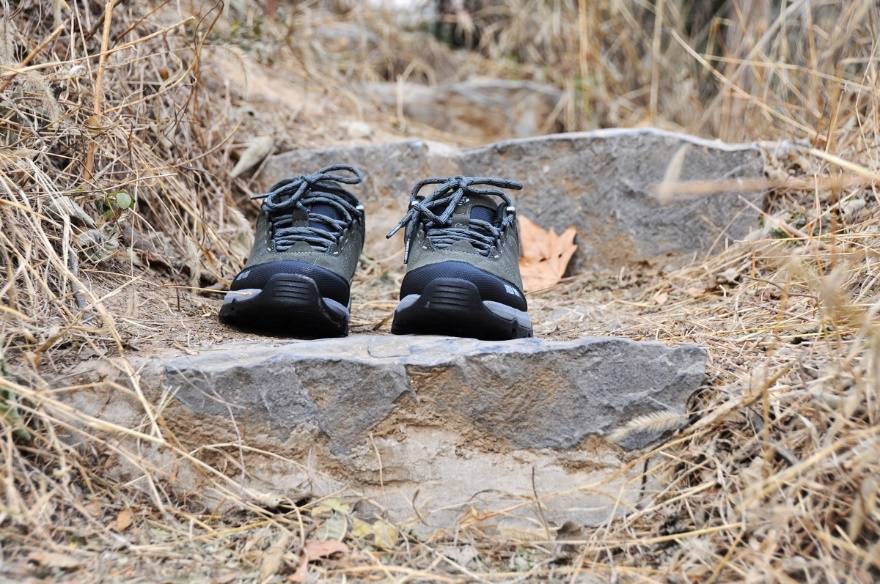 senselead跟绿巨人是一个牌子吗,绿巨人徒步鞋测评