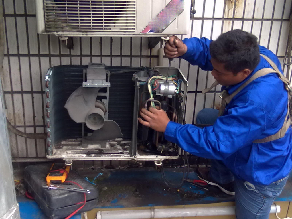 空调制冷出现e1维修费用,空调打冷风冒白气是什么原因