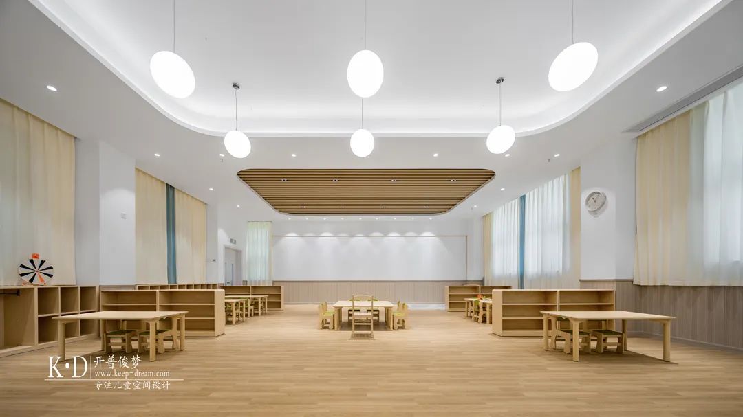 泉州金碧辉煌的幼儿园,泉州幼儿园空间设计效果图