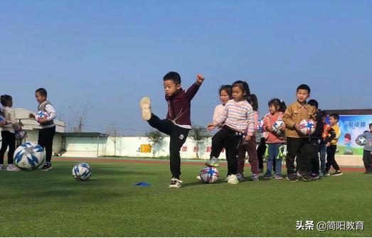 成都爱成都迎大运小学生篮球比赛,爱成都迎大运红领巾文艺晚会