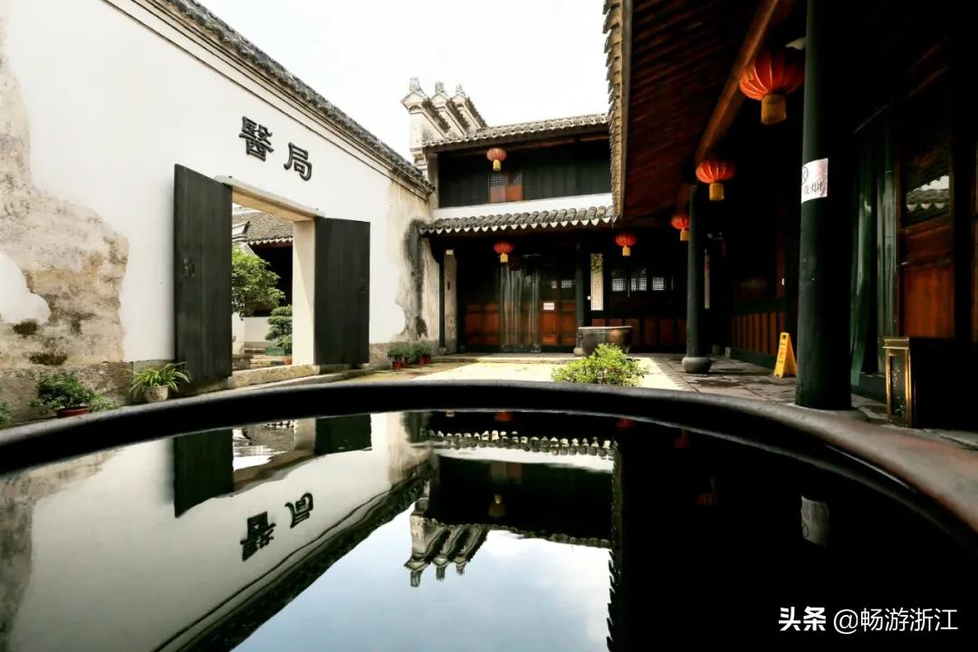 一座古朴纯真的古镇,一座千年古镇的风尘与蜕变