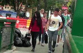 开心一刻gif下雨天,搞笑gif笑到肚子疼意外瞬间特辑