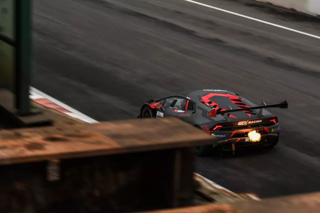 钢铁赛道雨中热战·ChinaGT上演秦皇岛首轮超跑对决